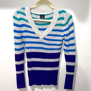 Faded Glory Gray/Blue/Purple VNeck